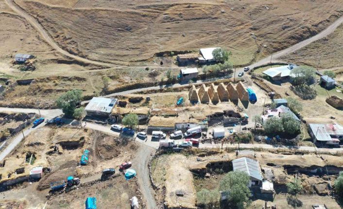 Göle depremi sonra yıkımın en fazla yaşandığı Çullu köyü drone ile görüntülendi