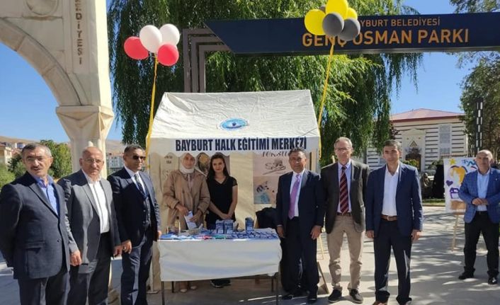 Halk Eğitimi Merkezi açtığı stantlarda kurs tanıtımı ve kayıt işlemlerine devam ediyor