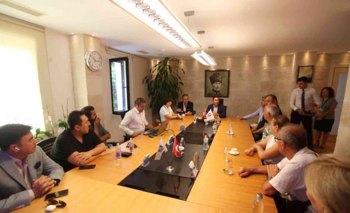 Hayırsever vatandaşlara plaketleri takdim edildi