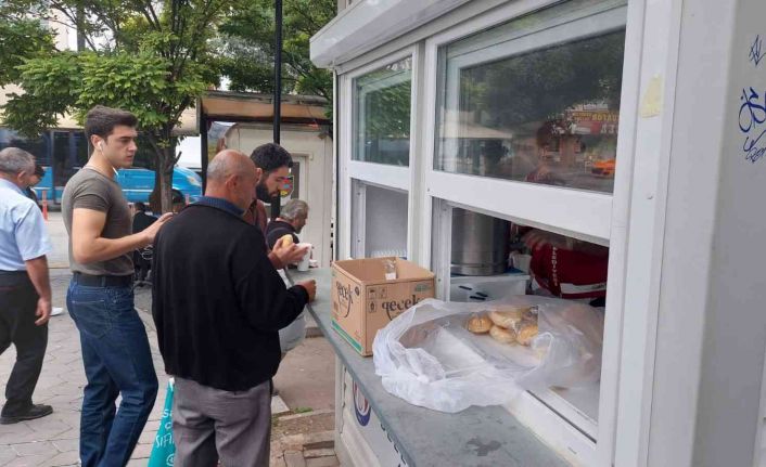 Her sabah dağıtılan çorbalar Sincanlıların içini ısıtıyor