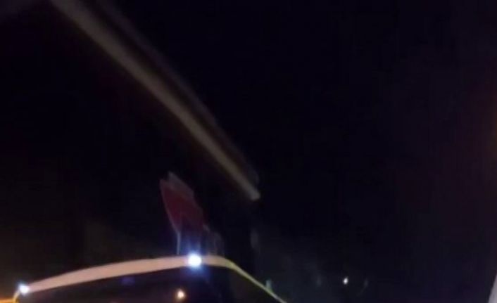 İETT şoförü aracını yol ortasında bırakıp düğüne gidince trafik karıştı