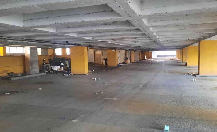 İstanbul’un ilk katlı otoparkı, tahliye çalışmalarından sonra ilk kez görüntülendi