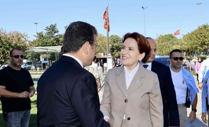 İYİ Parti Genel Başkanı Meral Akşener, İBB Başkanı Ekrem İmamoğlu’nu makamında ziyaret etti