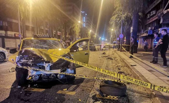 İzmir’de kontrolden çıkan taksi kağıt toplayacısına çarptı: 1 ölü, 1 yaralı