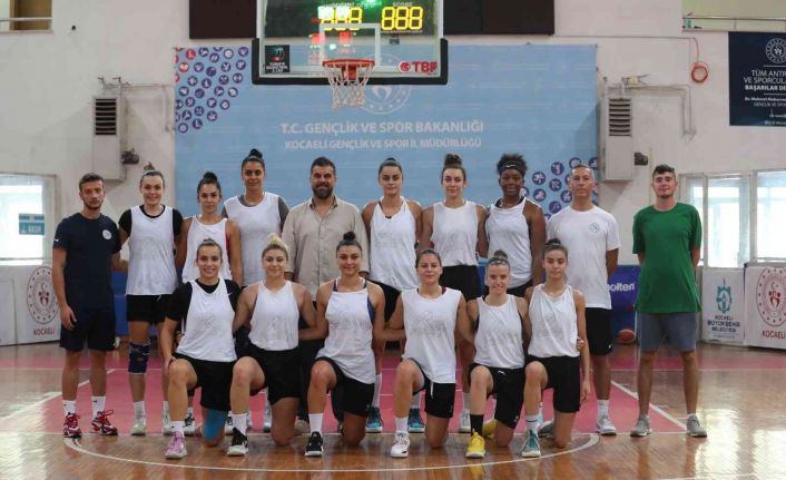 İzmitli periler, yeni sezon öncesi hazırlık maçlarıyla form tutuyor