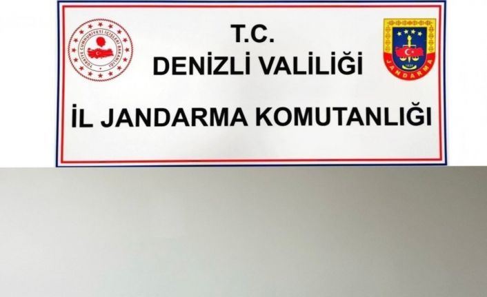Jandarma tacirden kilolarca esrar ele geçirdi