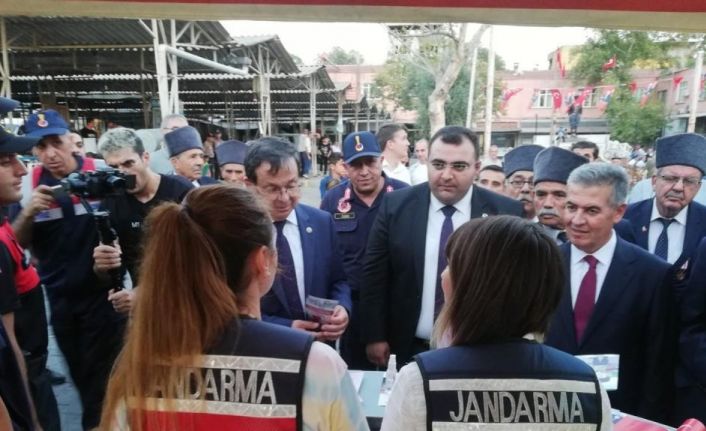 Jandarmanın Buharkent’teki standına ilgi yoğun oldu