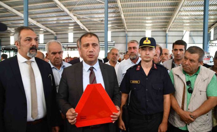 Jandarmanın ‘Reflektör Tak Görünür Ol’ Kampanyası Söke’de devam ediyor