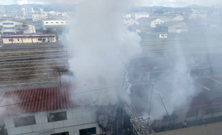 Japonya’da tren istasyonunda yangın