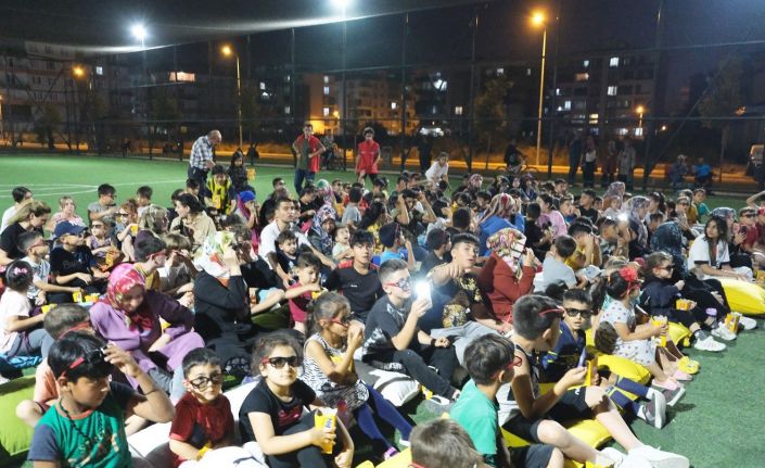 Karatay’da çocuklar “Açık Havada 3d Sinema” etkinliği ile sinema keyfi yaşadı