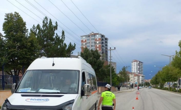 Kastamonu’da ilk ders zilinin çaldığı 181 okulda 181 polis memuru görevlendirildi