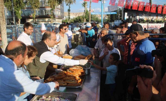 Kelaynak ve Balcan Festivalinde 3 bin kişiye balık ekmek ikram edildi