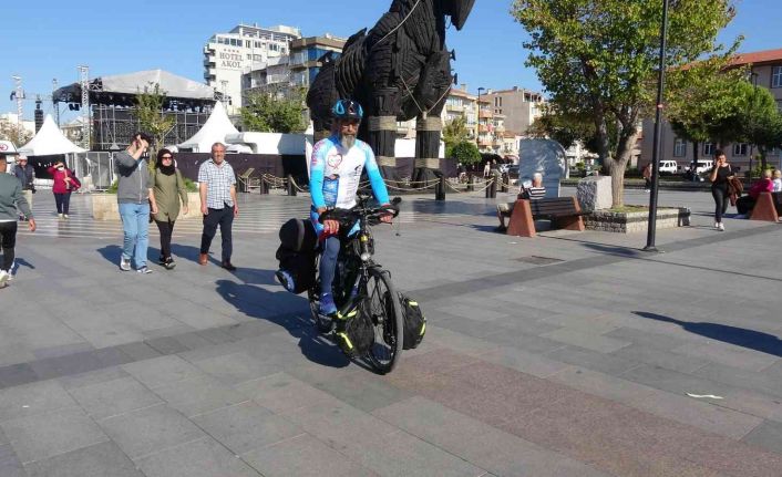 Kök hücre bağışına dikkat çekmek için 5 bin kilometre pedal çevirdi