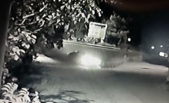 Kontolden çıkan otomobil karşı şeride geçip takla attı...O anlar kameralara yansıdı