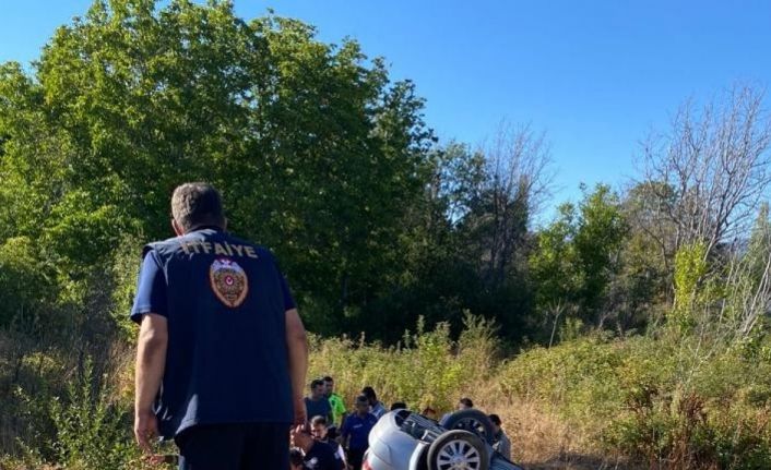 Konya’da otomobil şarampole devrildi: 2 yaralı