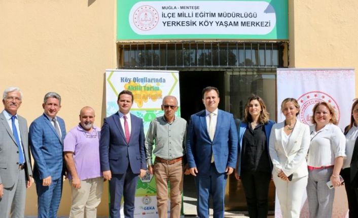 MEB İnşaat ve Emlak Genel Müdürü Gür, Muğla’da okulları ziyaret edip şampiyonları tebrik etti