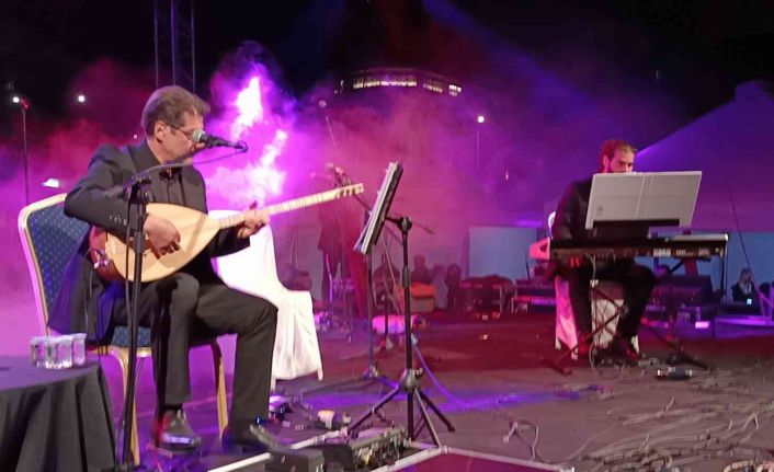 Neşet babasıyla söylemişti, oğlu Hüseyin’de Kırşehir’de Neşet’in torunu ile söyledi