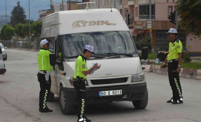 Niksar’da öğrenci servisleri denetlendi