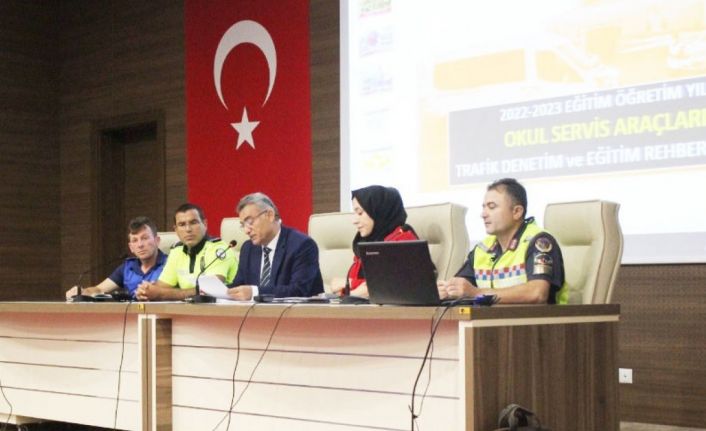 Okul servisi şoförlerine ve rehber personellere eğitim