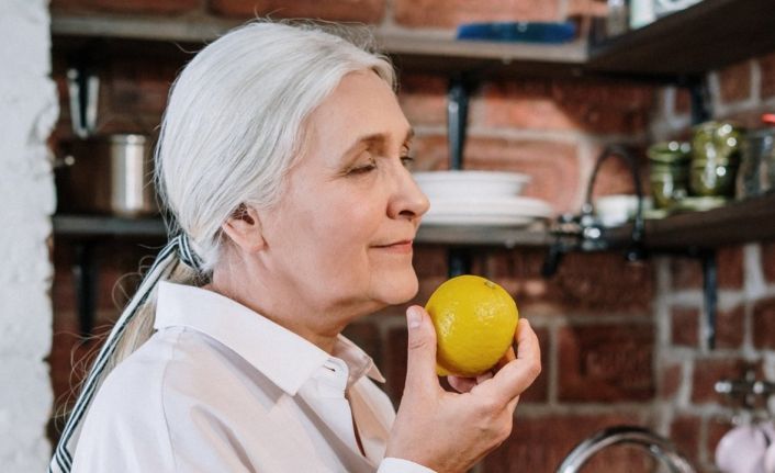 “Omicron’da tat ve koku kaybı yaşayanların yüzde 50’sinde depresyon görülüyor”