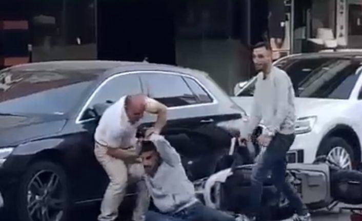 (Özel) İstanbul’da cadde ortasında silahlı çatışma kamerada: 2 yaralı, 3 gözaltı