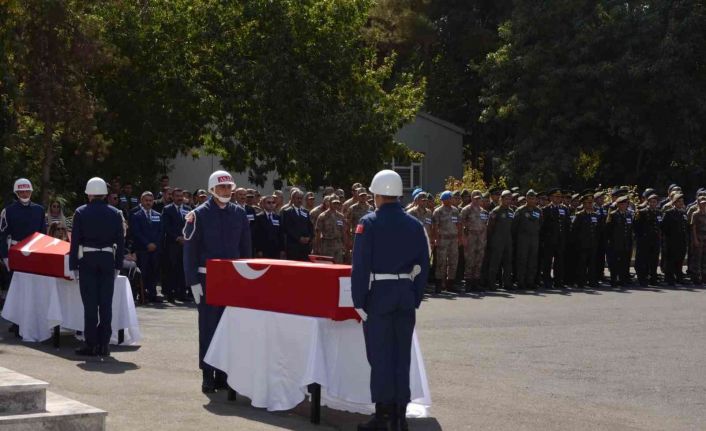 Paraşüt kazasında hayatını kaybeden iki astsubay için cenaze töreni düzenlendi