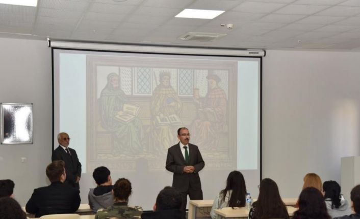 Rektör Beydemir, Tıp Fakültesi öğrencilerine ilk dersi verdi