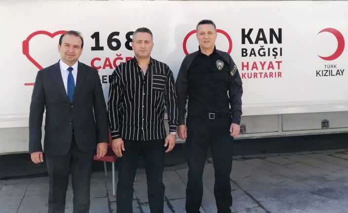 Sağlık Müdürü Şenkul ve İl Emniyet Müdürü Sıralı’dan kan bağışına destek