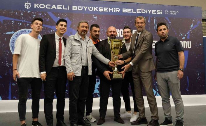 Şampiyonlar kupalarını aldı