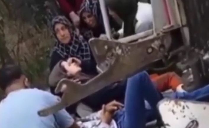 Sancaktepe’de elektrikli bisikletin freni boşaldı, 5 kişilik aile savrularak kamyonete çarptı