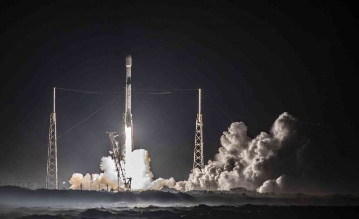 SpaceX’in Falcon 9 roketi 54 Starlink uydusunu daha yörüngeye gönderdi
