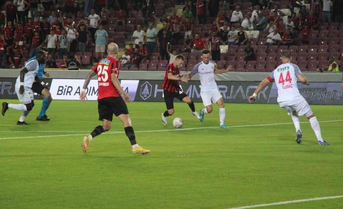 Spor Toto Süper Lig: Gaziantep FK: 0 - Ümraniyespor: 0 (İlk yarı)