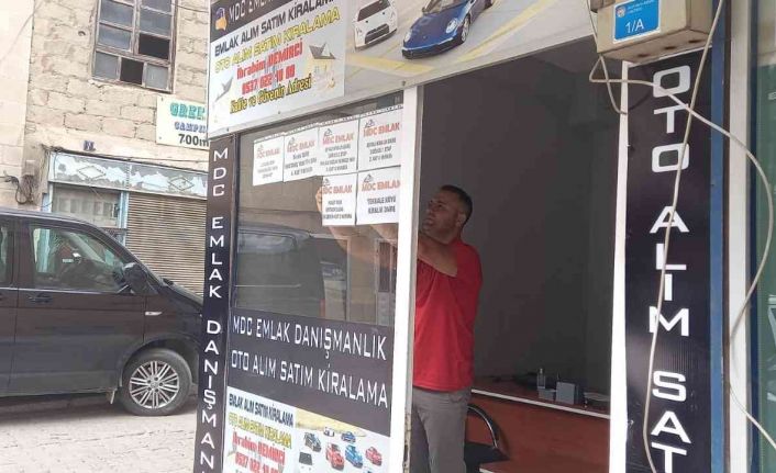 Sular altında kalacak ilçeden herkes taşınırken o yeni iş yeri açtı