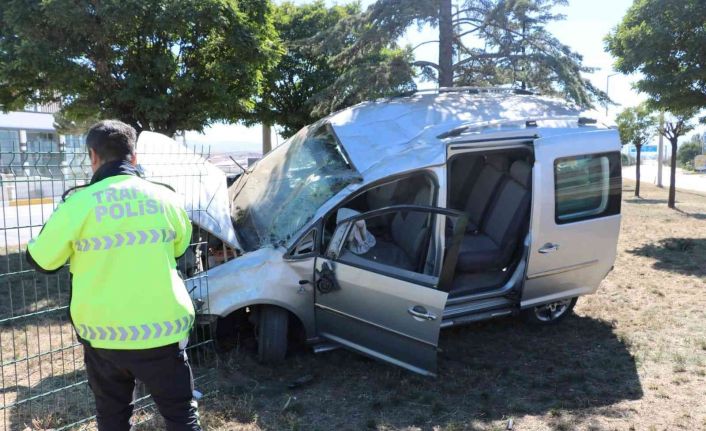 Takla atıp hurdaya dönen araçtan sürücü burnu bile kanamadan çıktı