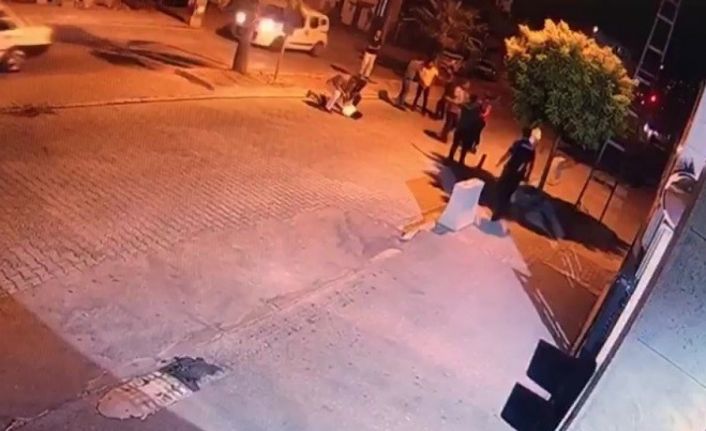 Tartıştığı kişiyi tüfekle vurdu, polis havaya ateş açarak etkisiz hale getirdi...O anlar kamerada
