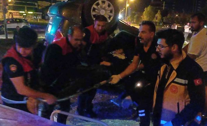 Tırın çarptığı araç hurdaya döndü, araçta 1’i ağır olmak üzere 2 kişi yaralandı