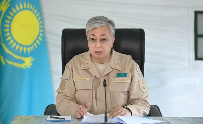 Tokayev: "Hükümet iki, iki buçuk ay içerisinde sizlere eskisinden daha iyi yeni evler yapacak"