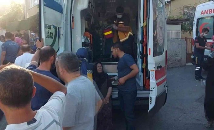 Ümraniye’de yangın çıkan evdeki yaşlı kadın, torununu ve köpeğini komşular kurtardı