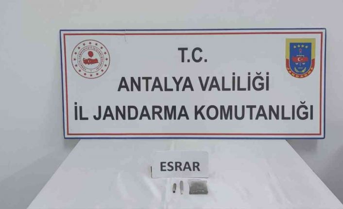 Uyuşturucu sakız kutusundan çıktı