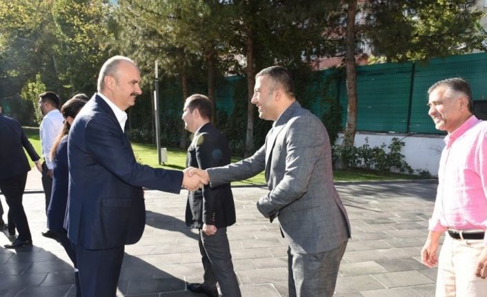 Vali Canalp, sağlık çalışanlarıyla bir araya geldi