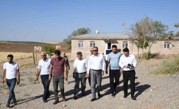 Vali Çuhadar, köylerde incelemelerde bulundu