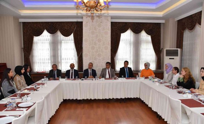 Vali Gürel, yeni atanan okul öncesi sözleşmeli öğretmenlerle bir araya geldi