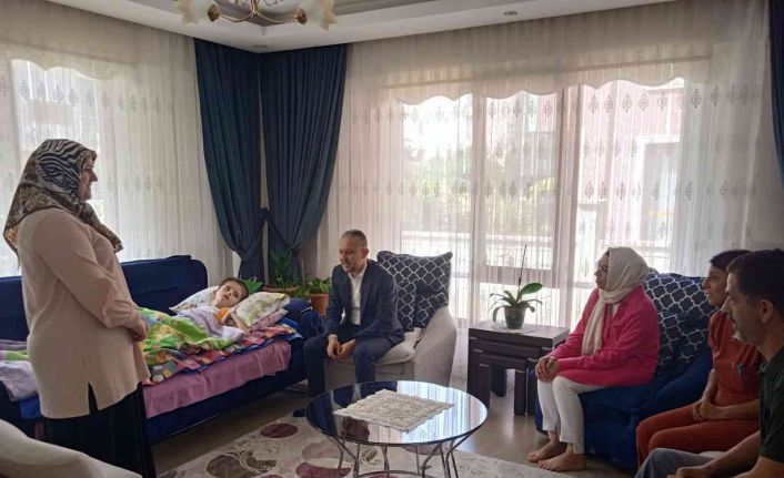 Yaşamları yatağa bağlı olan hastalar, evlerinde yalnız bırakılmıyor