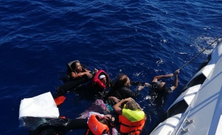 Yunanlıların ölüme terk ettiği 73 düzensiz göçmen kurtarıldı, 6’sı hayatını kaybetti