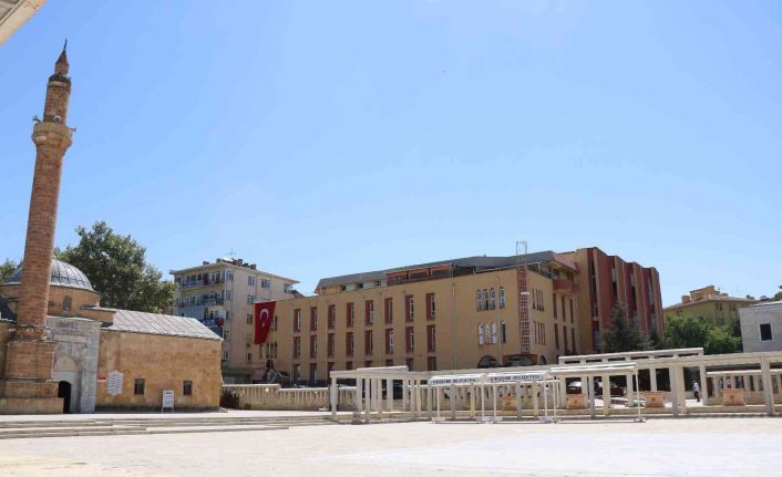 Zanaatkarlar Çarşısı ile şehrin bilinen ilk AVM’si yeniden ticaretin merkezi oldu