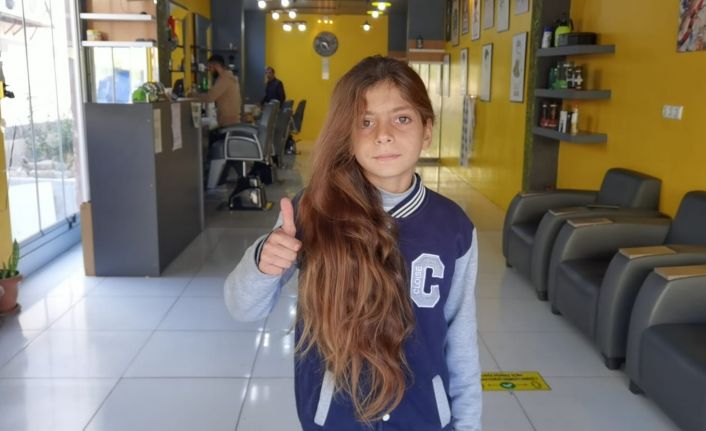 12 yıl sonra saçına makas değdi