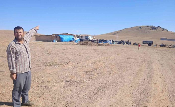15 haneli mahalle içme suyu ihtiyacını eşeklerle su taşıyarak karşılıyor