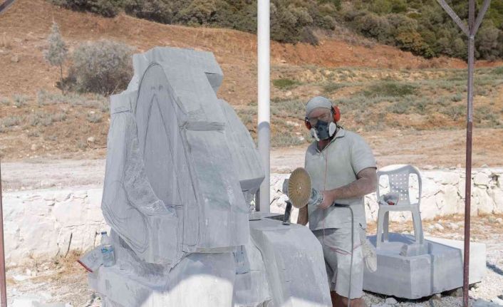 3.Uluslararası Kuşadası Neopolis Heykel Sempozyumu’nda eserler şekilleniyor