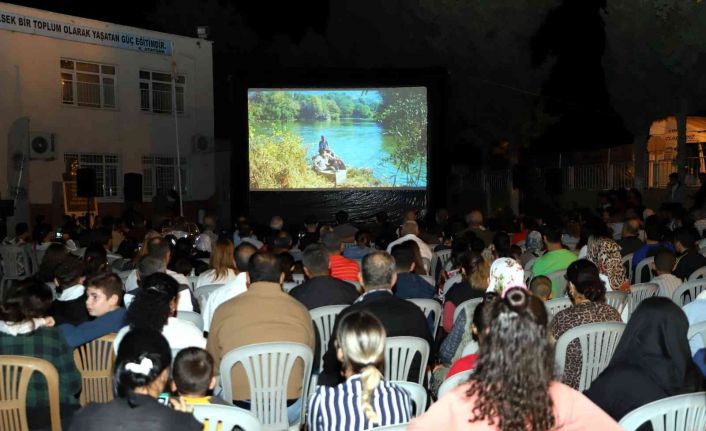 Adanalıoğlu’nda açık havada film keyfi