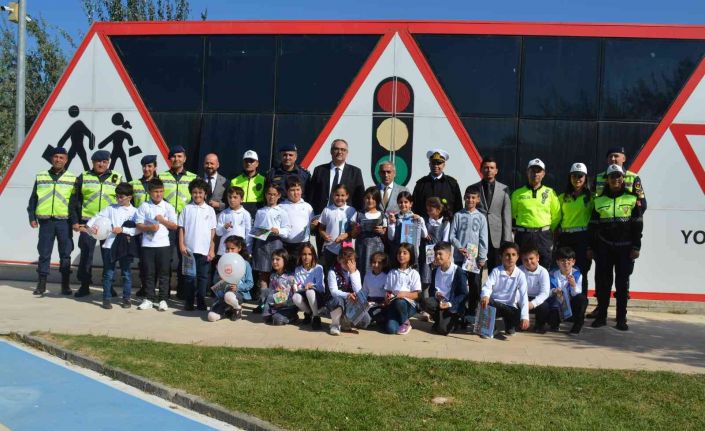 Aliağa’daki Şehit Fethi Sekin Çocuk Trafik Eğitim Parkı tekrar faaliyete geçti